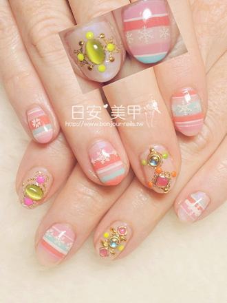 台北東區美甲 日安美甲:粉嫩橫條紋寶石款光療指甲 Bonjour Nail Salon