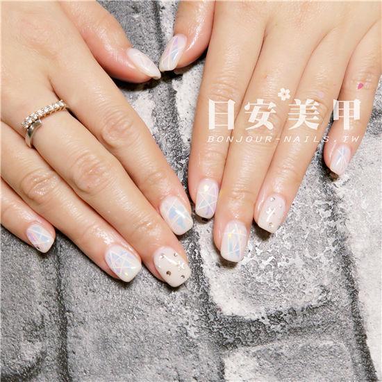 東區美甲.日安美甲-透白色五角星光療指甲