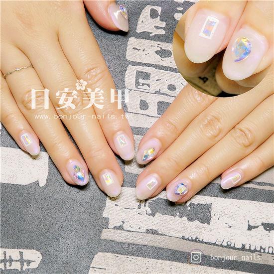 東區美甲.日安美甲-幾何幻彩光療指甲