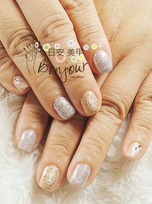 裸色女王頭+銀色系光療指甲 - 台北東區指甲彩繪:日安美甲 Bonjour Nail Salon