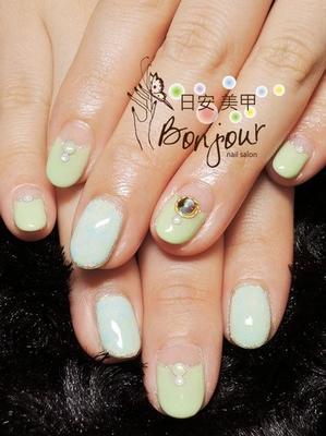 翠綠色反法光療指甲 - 台北東區美甲指甲彩繪:日安美甲 Bonjour Nail Salon