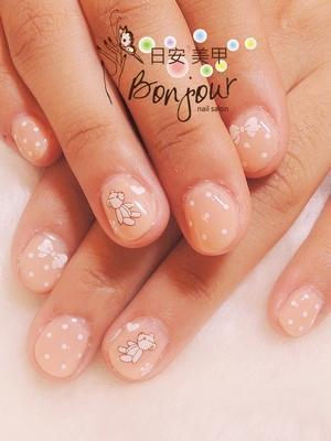 粉嫩點點小熊光療指甲 - 台北東區美甲:日安美甲 Bonjour Nail Salon