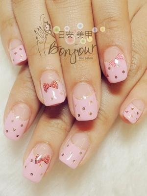粉嫩蝴蝶結風光療指甲 - 台北東區美甲:日安美甲 Bonjour Nail Salon