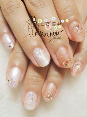 OL系雙色小亮片光療指甲 - 台北東區美甲指甲彩繪:日安美甲 Bonjour Nail Salon