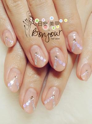 逆V字裸色光療指甲 - 台北東區美甲指甲彩繪:日安美甲 Bonjour Nail Salon