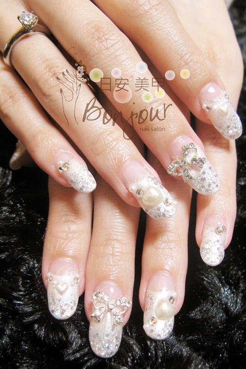 銀白色婚禮光療指甲:台北東區美甲彩繪店-Bonjour Nails