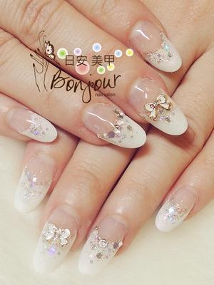 婚禮新娘造型款光療指甲 6 - 台北東區美甲指甲彩繪:日安美甲 Bonjour Nail Salon