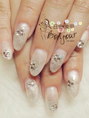 婚禮新娘造型款光療指甲12 - 台北東區美甲指甲彩繪:日安美甲 Bonjour Nail Salon